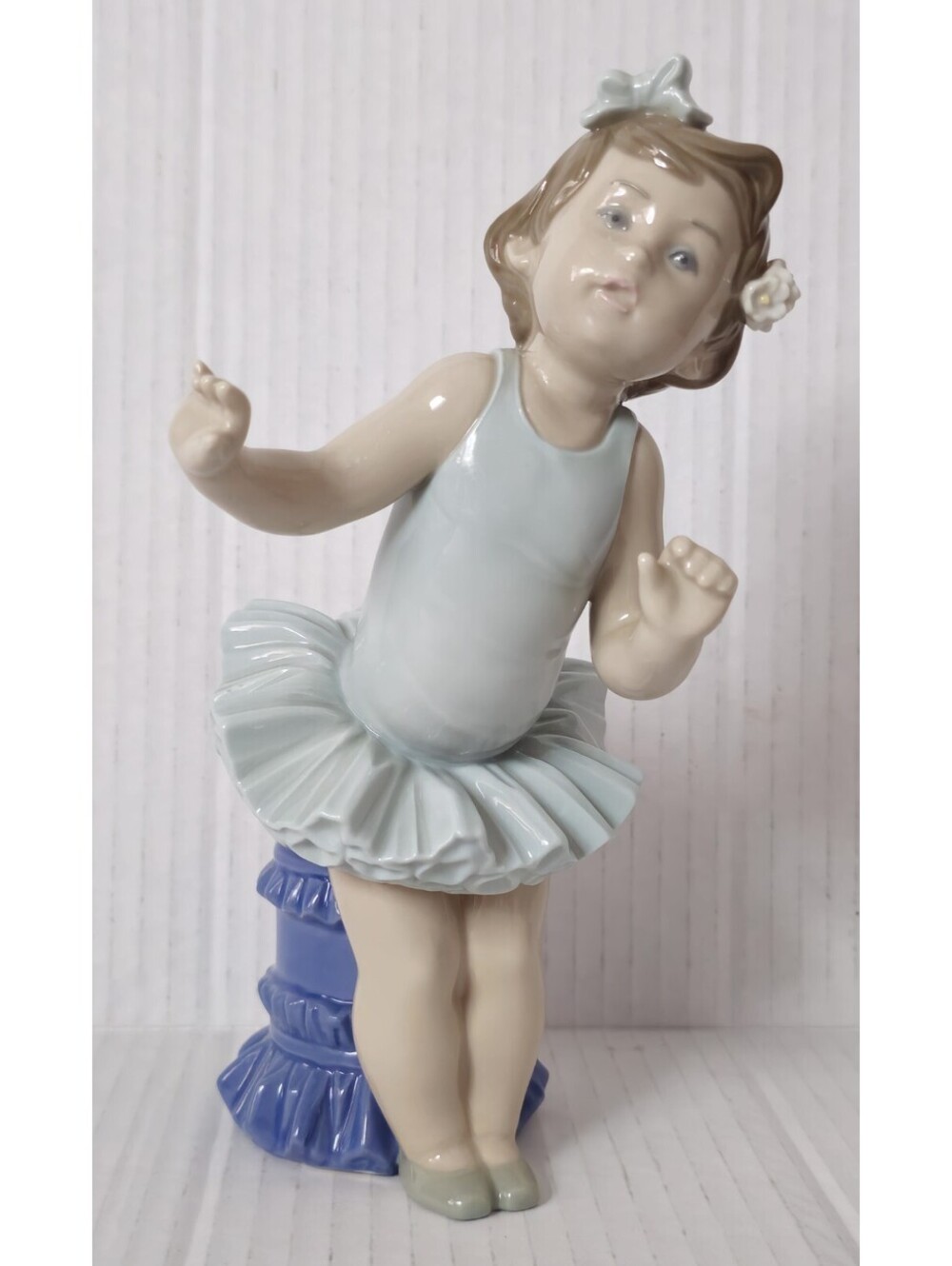 Lladro 5104 ~Little Ballet Girl "Sallie" ~ Excellent condition - Picture 2 of 9